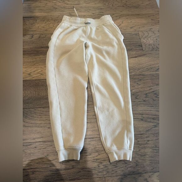 Lululemon High Rise Scuba Joggers 
Trench - Picture 3 of 12